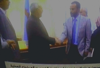 شاهد : مسؤول حوثي رفيع ينشر صورته مع الرئيس "صالح" ويكشف امر صادم بشان قيادة الحوثيين