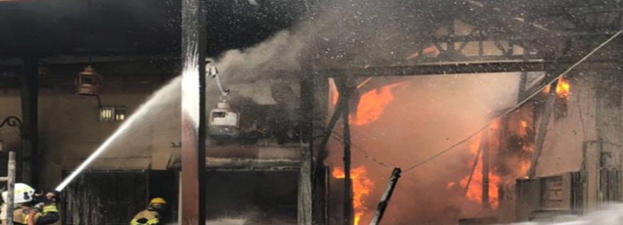 عاجل .. اندلاع حريق كبير في احد مولات العاصمة ومصادر تكشف سبب الحريق (صور)