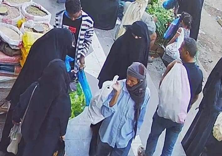 كاميرات المراقبة تكشف ملامح خاطف الطفلة أسماء رمزي في تعز (صور وفيديو وتفاصيل)