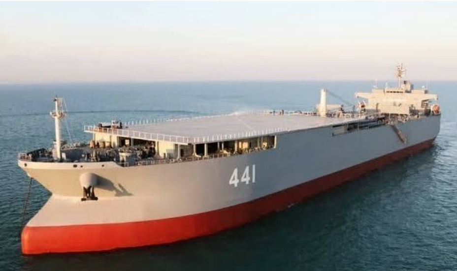 إيران تعرض أكبر سفينة عسكرية في تاريخها .. صور + فيديو