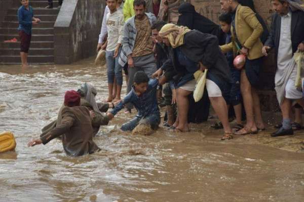 إطلاق صافرات الإنذار وتحذيرات أممية من بفيضانات مفاجئة ستضرب مناطق باليمن بهذا الموعد