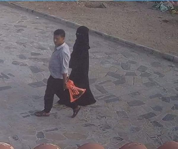 شاهد أول صوره للمجرم الذي يقتاد الفتيات في عدن .. الكشف عن معلومات خطيره وجهات قويه تقف معه من أجل هذا الغرض 