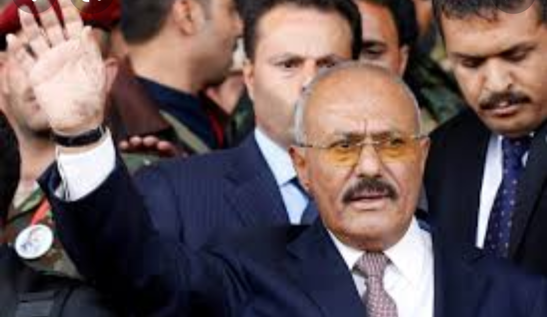 قبل مقتله بلحظات .. هذا ما همس به الرئيس الراحل ”صالح” .. ما قاله كان مفاجئا (تفاصيل)