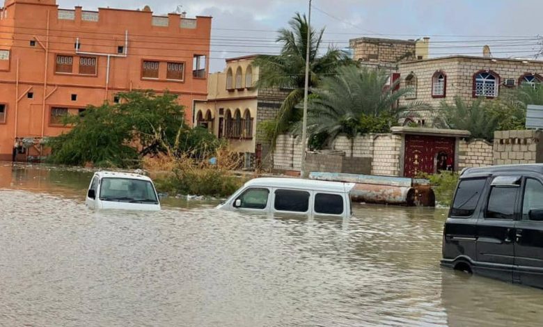 بالاسماء : محافظات يمنية تشهد أمطار غزيرة والسيول تحاصر المنازل