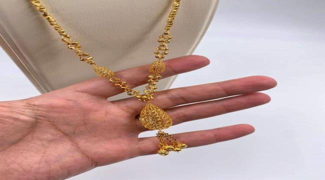 مصادرة كمية كبيرة من الذهب بحوزة زوجة رجل أعمال يمني في القاهرة