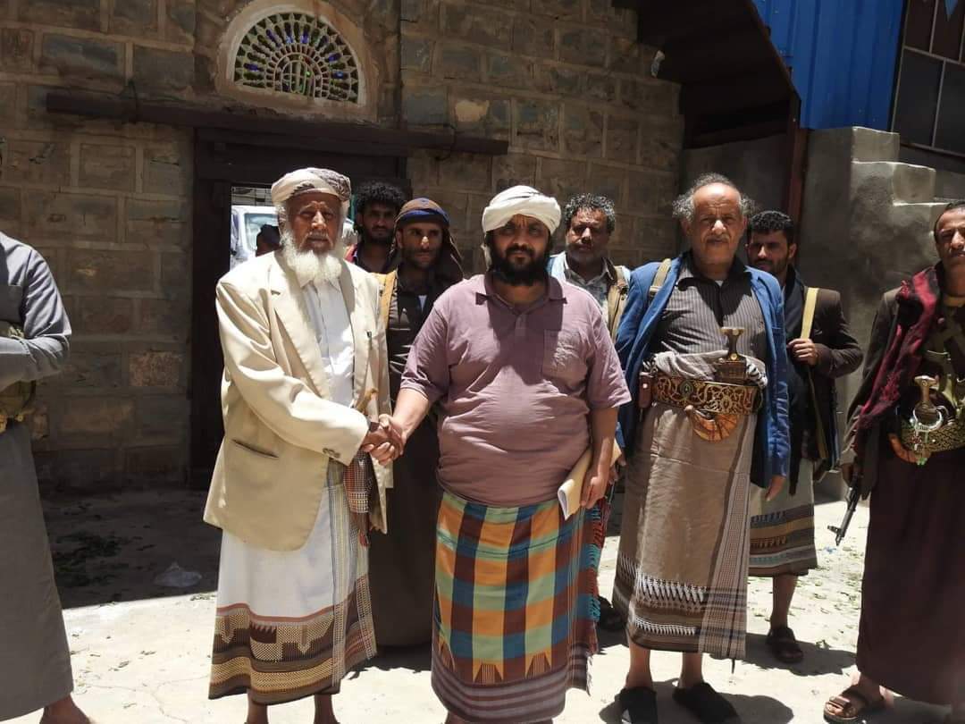 مصدر... يكشف حقيقة الخلاف بين الحوثيين وياسر العواضي 