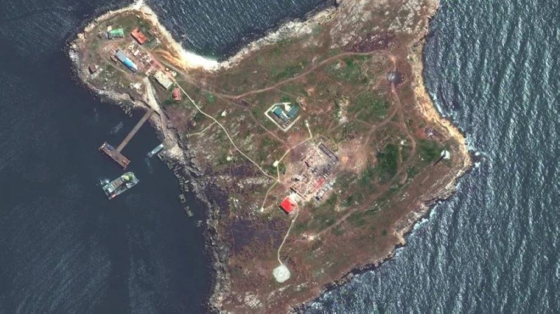 الجيش يعلن توجيهه ضربة عسكرية قاتلة في "جزيرة الثعبان" ونقل أسلحة وأنظمة صاروخية إليها..تفاصيل
